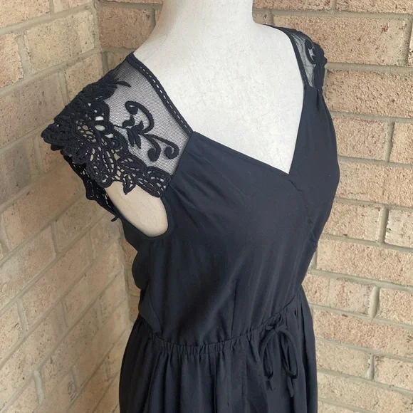 ELLE Black LBD Lace Top Tie Waist Cap Sleeve V-Neck Dress, Women’s Size Small - Picture 2 of 8